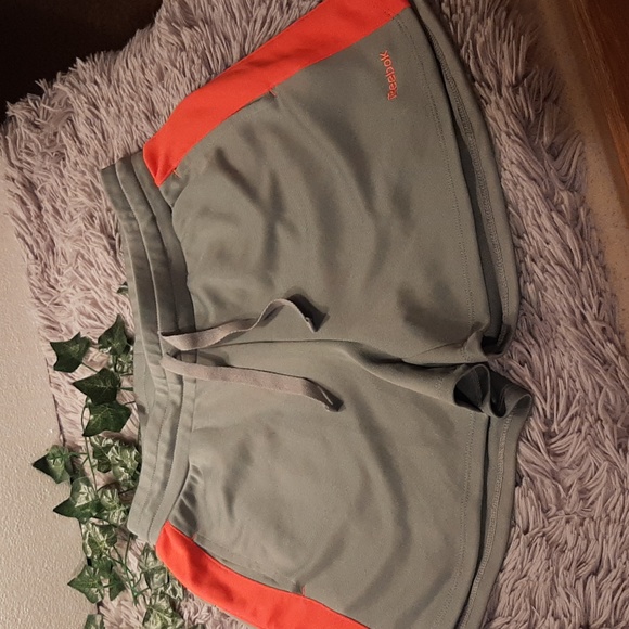 Reebok Shorts Size Small - Picture 1 of 3